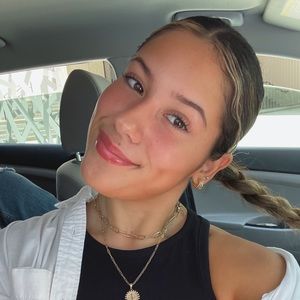 Meet your Posher, Isabella